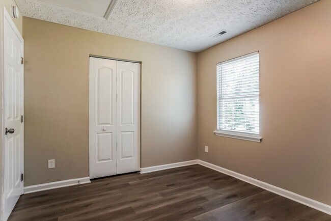 Building Photo - 514 Laurens Way