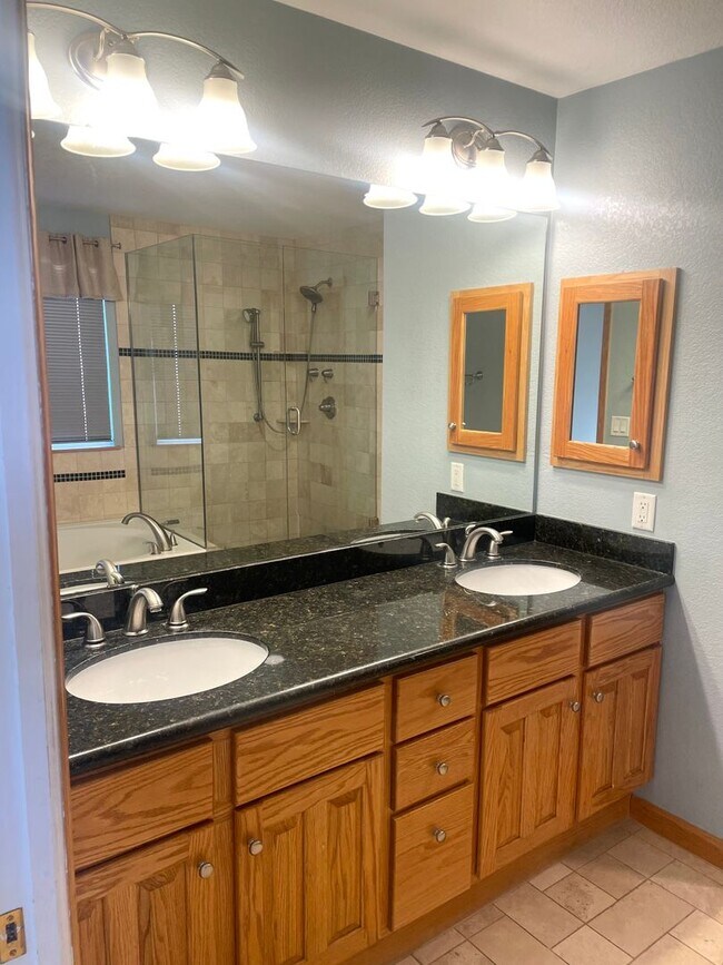 Building Photo - Ranch Home in Great Location