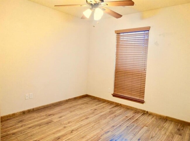 Building Photo - 566 W Alamo Ct Way