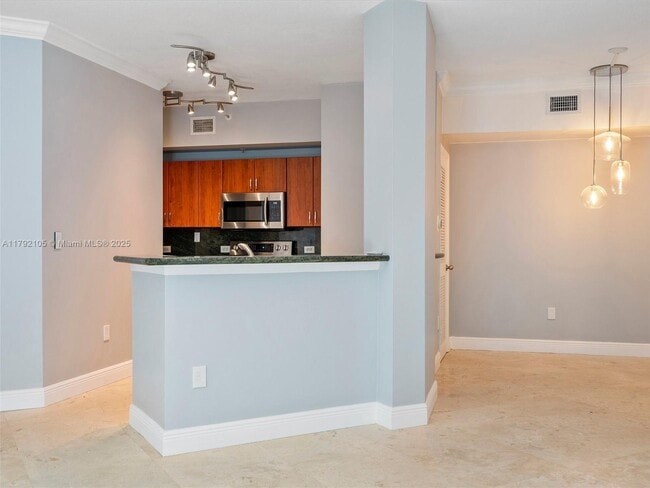 Building Photo - 9172 Collins Ave