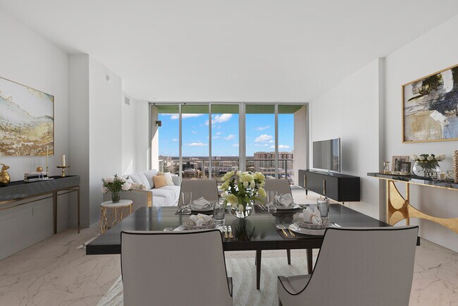 Building Photo - BEAUTIFUL Luxury Condo in Downtown St Pete...