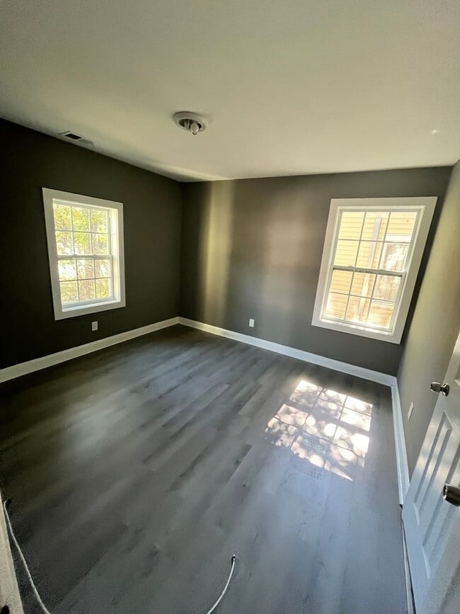 Building Photo - Charming Single Family Home