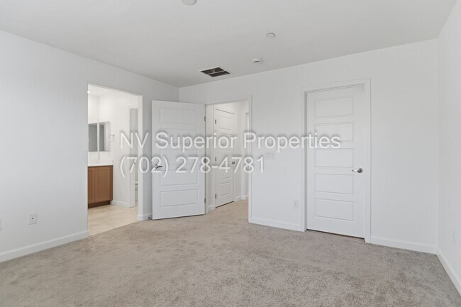 Building Photo - NW! 3 Bedroom Townhouse!! Gated!! Parks!! All Tile Floors Downstairs!! 2 Car Garage!!!