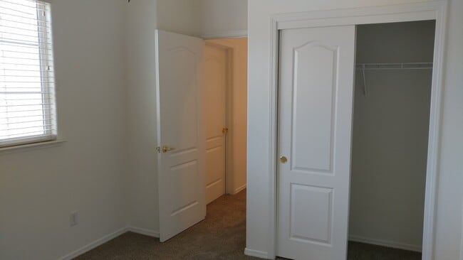 Building Photo - 2-Story home in the gated community of Eur...