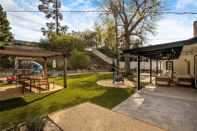 Building Photo - 23936 Nomar St