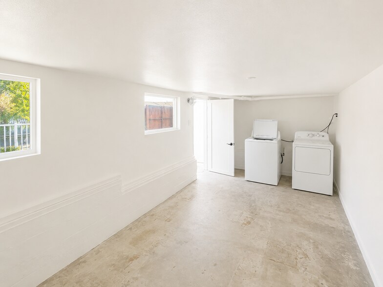 Building Photo - 3214 Shasta Cir S