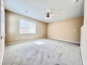 Building Photo - 815 Forest Ivy Ln