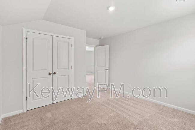 Building Photo - 644 Manitou Cir