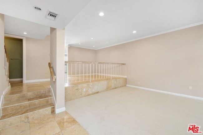 Building Photo - 1732 Palisades Dr