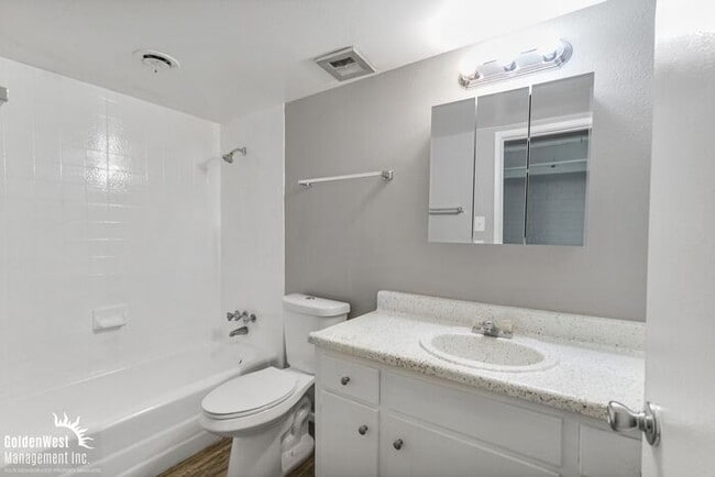 Building Photo - Beautifully Renovated 2Bdm 2Ba Apartment in Phoenix - MI Special