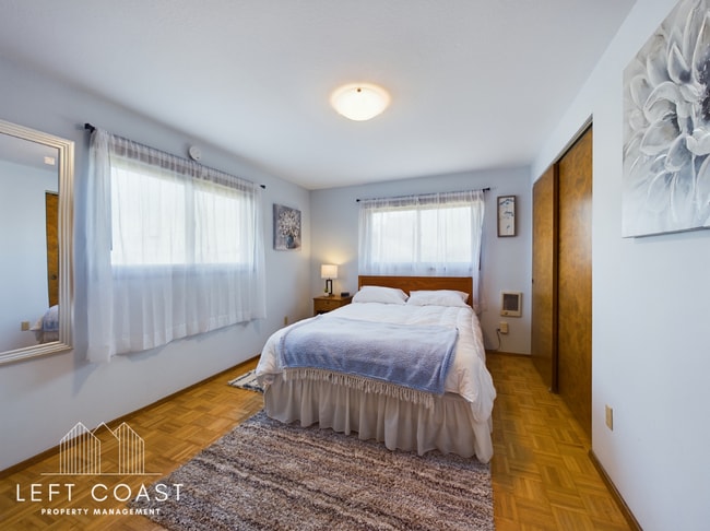 Building Photo - 890 SW 7th St