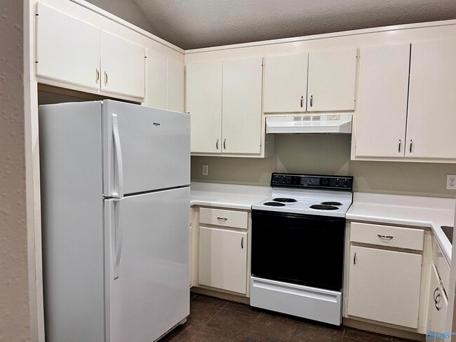 Building Photo - 232 Mountain Creek Dr