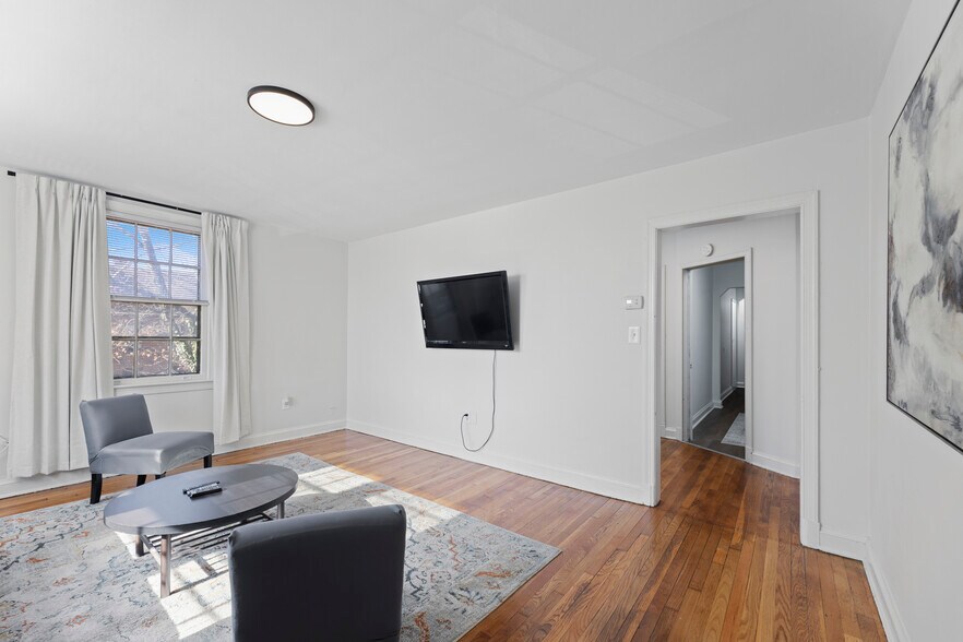 Building Photo - 4348 Southern Ave SE