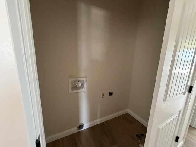 Building Photo - 142 Pinehurst Wy