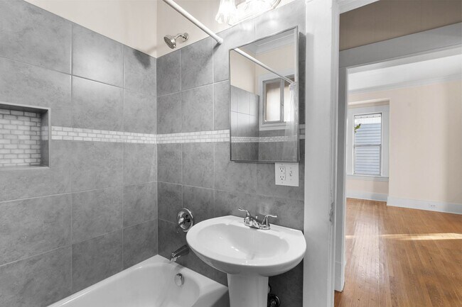 Building Photo - Beautiful Home in the Garland District