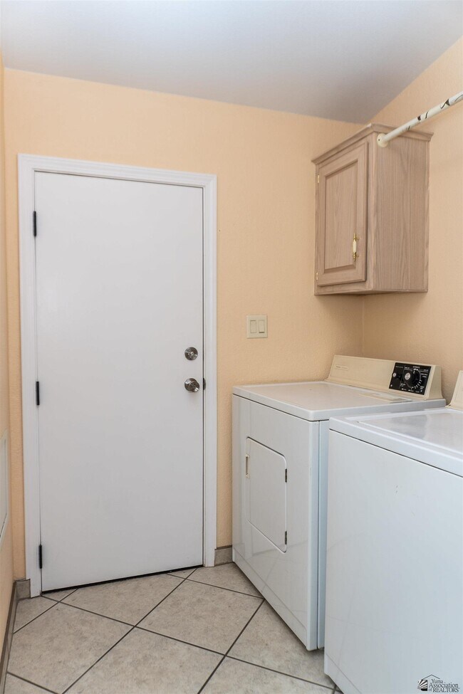 Building Photo - 10772 S Williams Ave