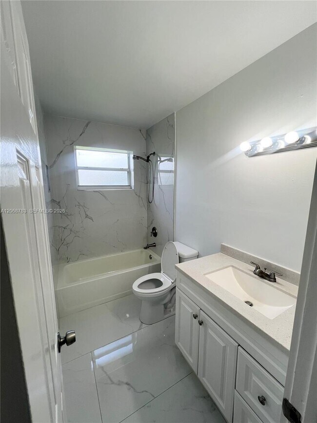 Building Photo - 1244 NW 32nd Pl