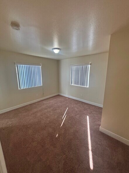 Building Photo - 326 E 101st St