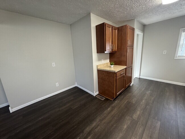 Building Photo - “Room to Grow!” — Spacious 3 Bed + Bonus Rooms in Pawnee