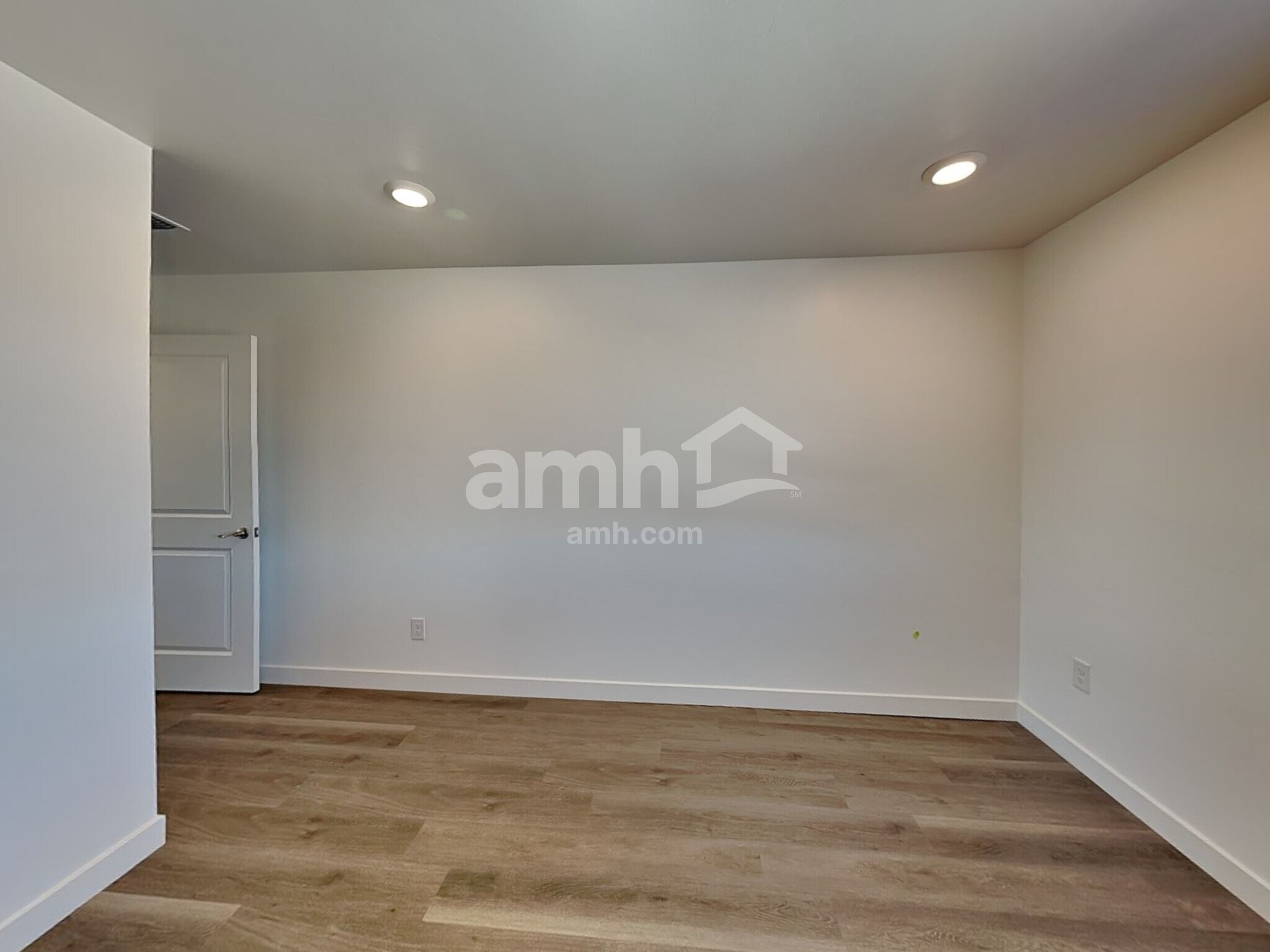 Building Photo - 6192 W Calle Lingo