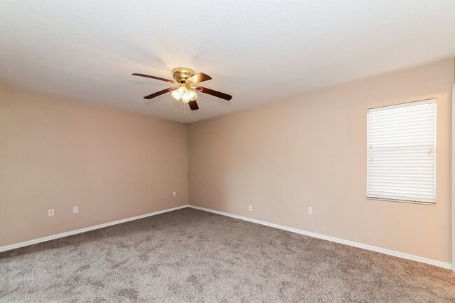 Building Photo - 3027 58th Terrace E