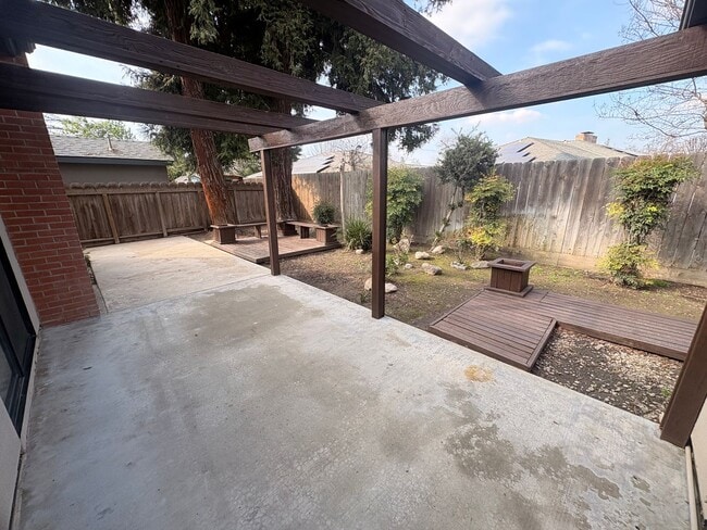 Building Photo - Beautiful 3 bedroom Home for rent in Visalia, Ca