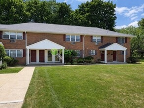 Building Photo - Lake View Apartment in a Peaceful Park Ridge Community