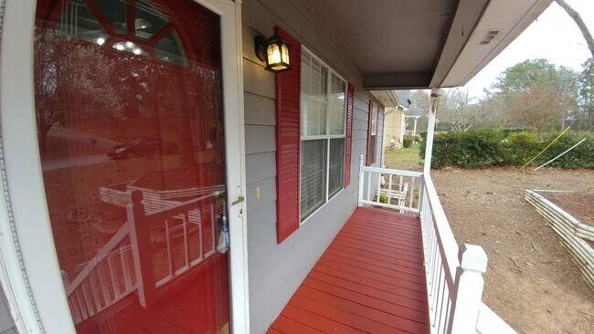 Building Photo - Charming Douglasville Home with Bonus Base...
