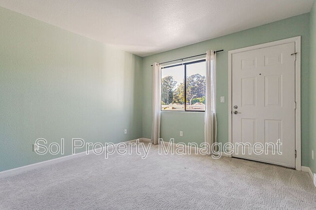Building Photo - 41 Grandview St