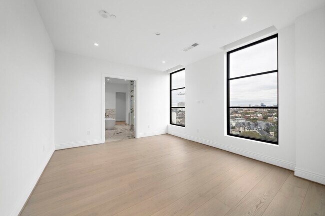 Building Photo - 2323 San Felipe St