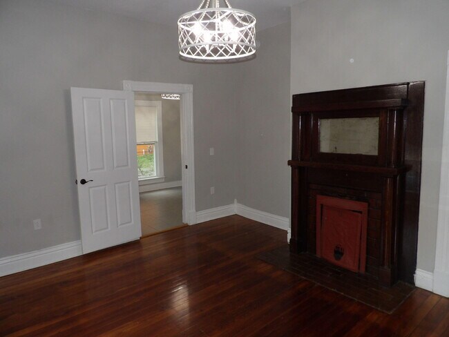 Building Photo - 609 Taylor Ave