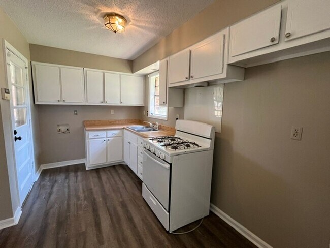 Building Photo - 7606 Rockingham Dr