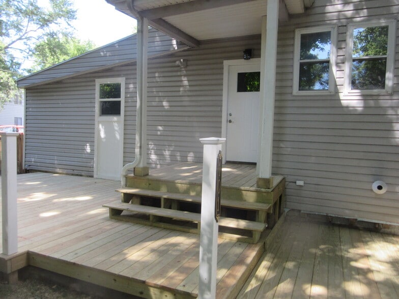 Building Photo - 307 W Columbia Ave