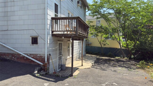 Building Photo - 130 Rockland Ave