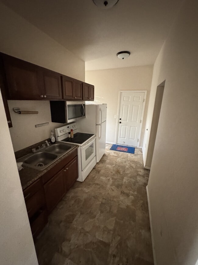 Building Photo - 905 5th Ave N