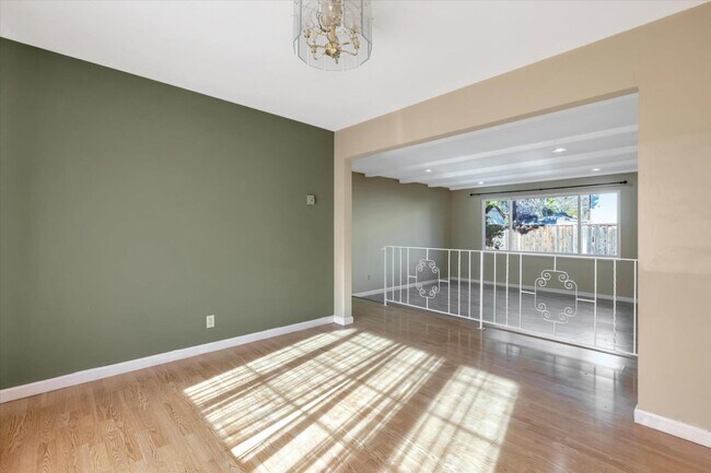 Building Photo - 40307 San Sebastian Pl