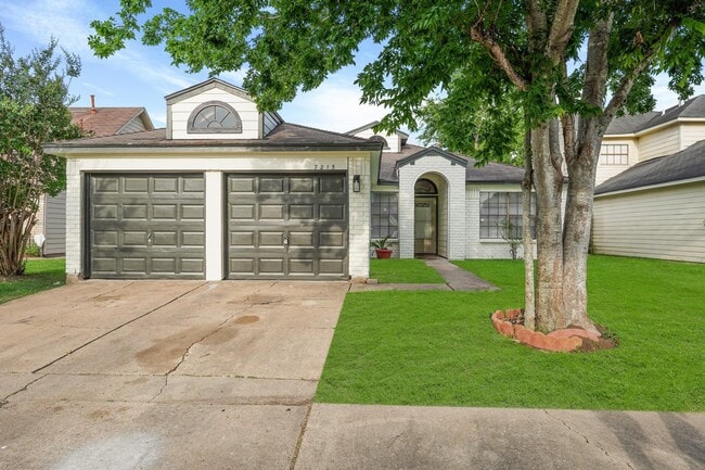 Building Photo - 7215 Trogon Ln