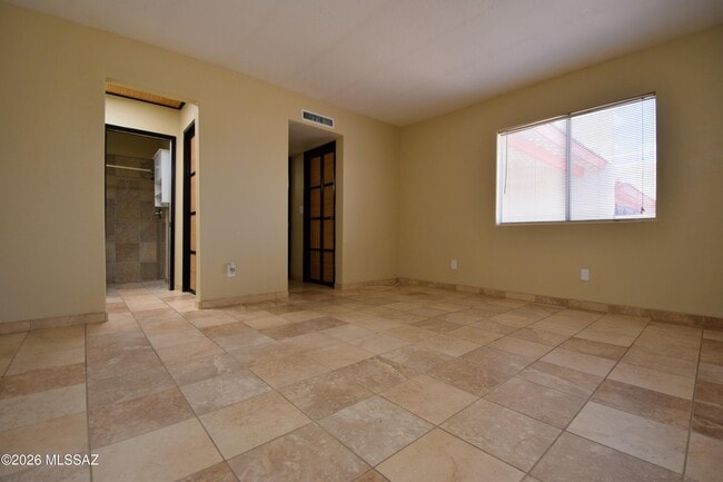 Building Photo - 814 N Crescent Ln