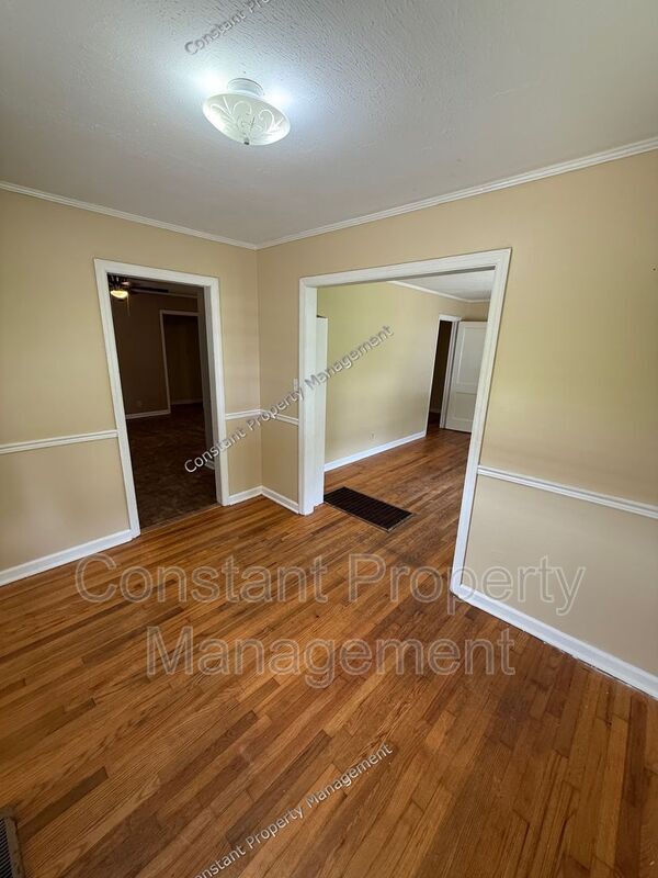 Building Photo - 3069 Somerset Dr