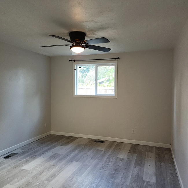 Building Photo - 4875 SW 165th Ave