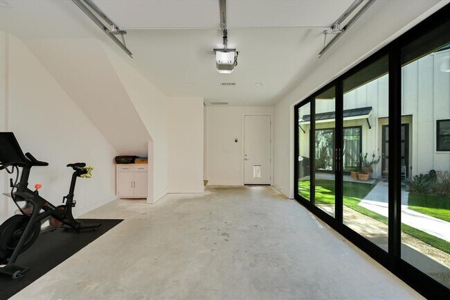 Building Photo - 907 Redd St