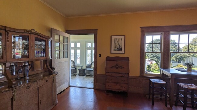 Building Photo - Furnished home, all utilities included!