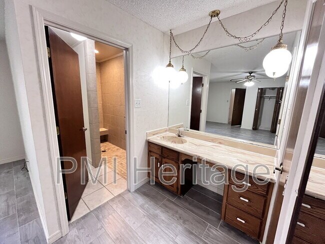 Building Photo - 3101 Brooken Hill Dr