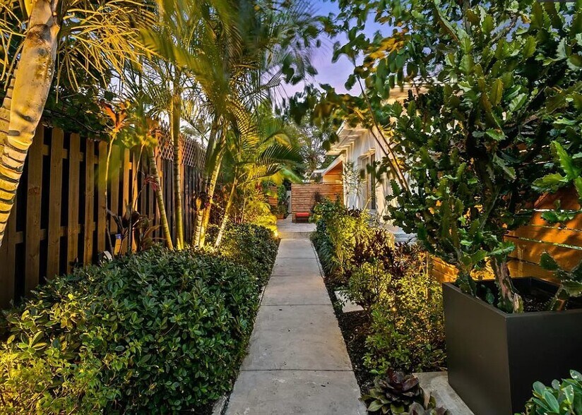 Building Photo - 808 NE 17th Way