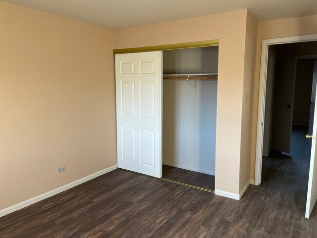 Building Photo - 14811 Kilpatrick Ave