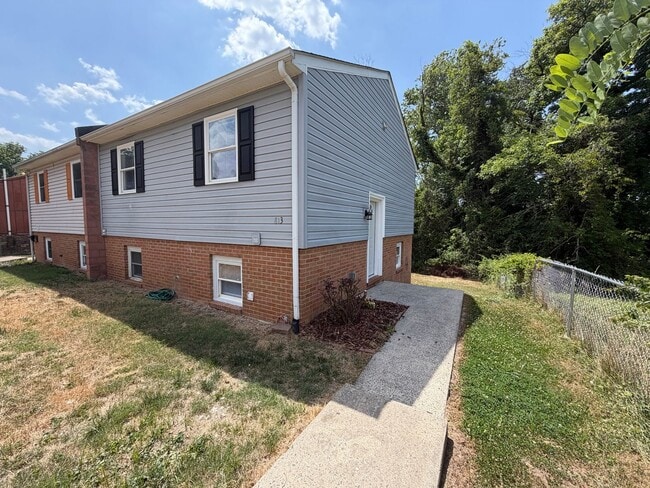 Building Photo - 813 Ridge St