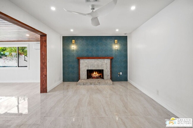 Building Photo - 2435 Wayne Rd