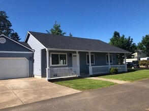 Building Photo - Updated 3 bedroom 2 bath house in Veneta!