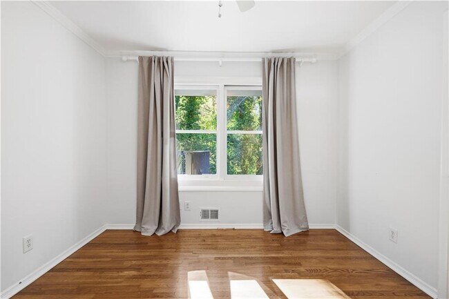 Building Photo - 2070 Drew Valley Rd NE