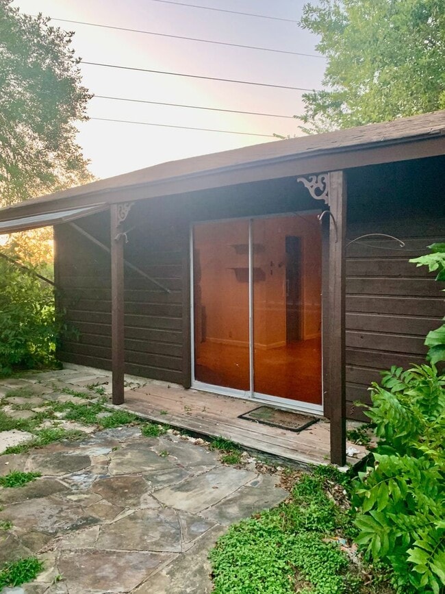Building Photo - Studio House for Lease